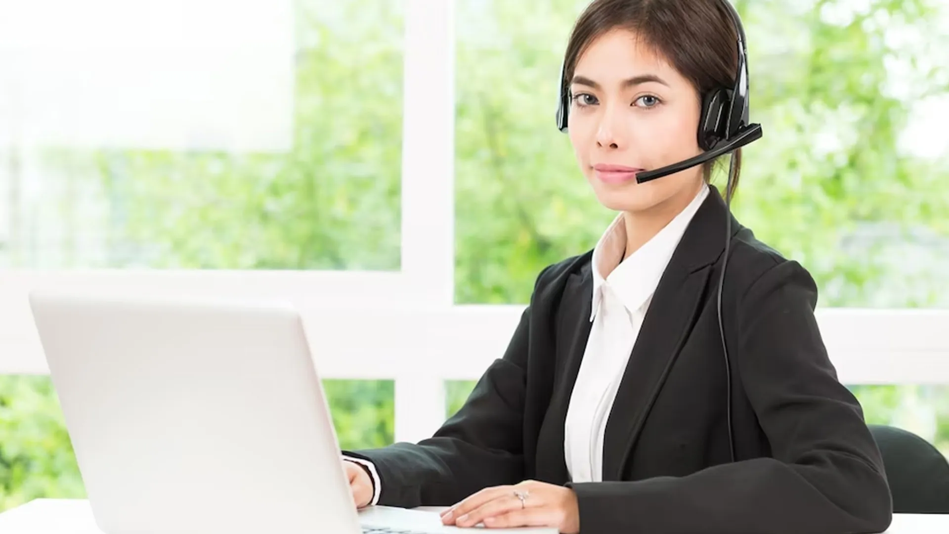 Hình ảnh đội ngũ hỗ trợ qua điện thoại của bet188 và 188bet sẵn sàng phục vụ