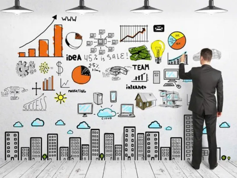 Huấn luyện viên đang phân tích chiến thuật cho đội bóng